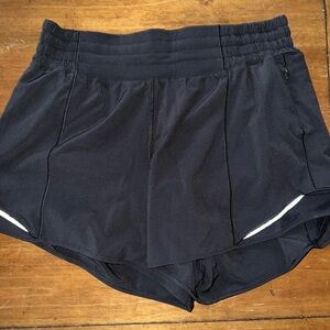 Lululemon - Hotty Hot HR 4inch Shorts - Black - Size 8